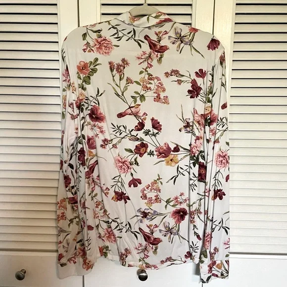 Forever 21 Long Sleeve ButtonUp Shirt - Picture 2 of 3